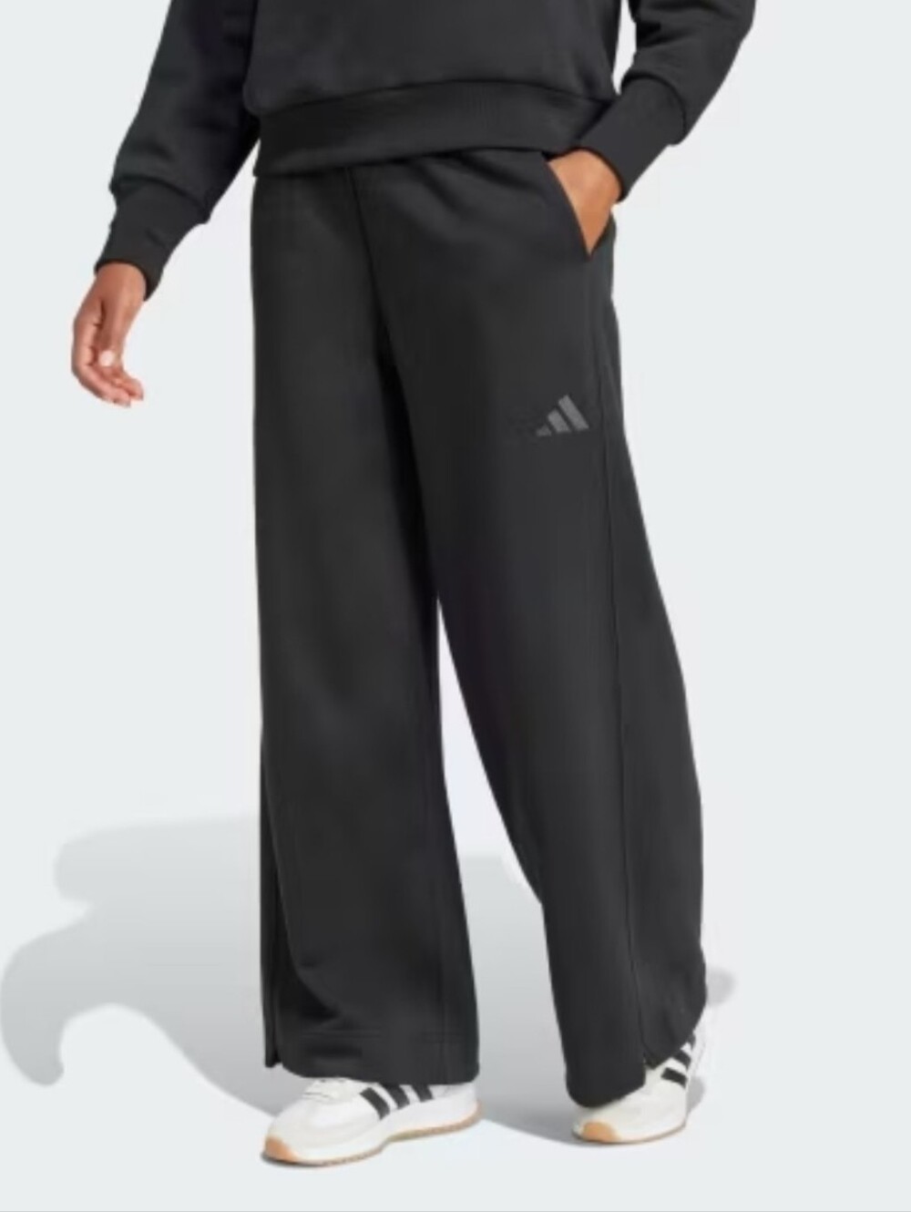 Adidas Black Wide Leg Fleece Sweatpants Size Medium — NWT.